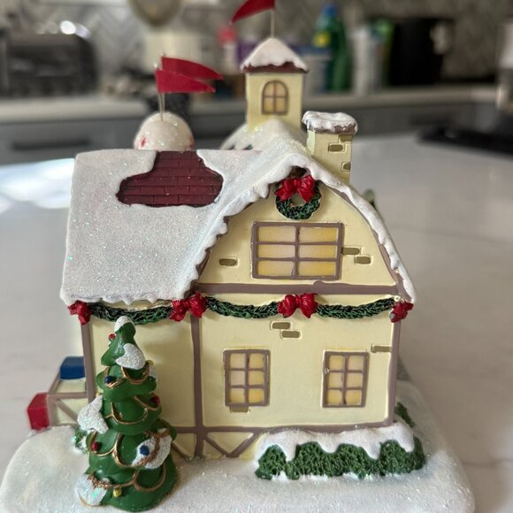 Hawthorne Village - "Gift Wrapping Service Station" Piece - Picture 6 of 9